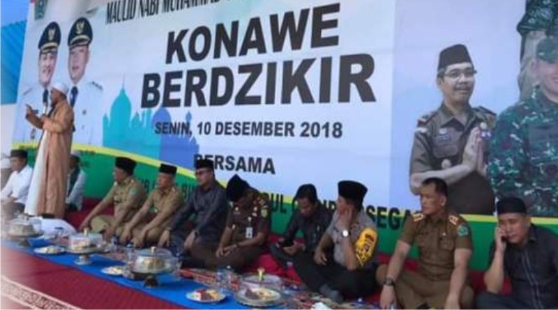 Suasana dzikir akbar dalam rangka memperingati maulid Nabi Muhammad SAW, yang digelar di halaman Kantor Bupati Konawe, Senin (10/12/2018)