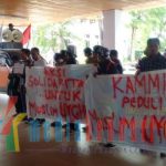 Organisasi Kesatuan Aksi Mahasiswa Muslim Indonesia (KAMMI) Pengurus Daerah Kendari berdemonstrasi di DPRD Provinsi Sultra