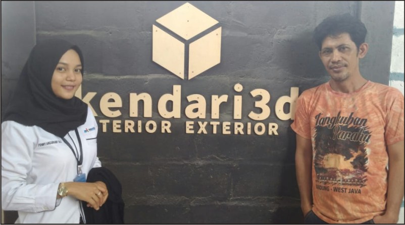 Owner Kendari 3d (Kanan) berpose bersama dengan Manajer Marketing Mediakendari.com