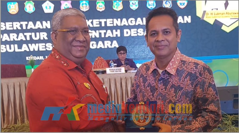 Gubernur Sultra Alimazi, dan Kepala BPJS Ketenagakerjaan Wilayah Sulawesi dan Maluku, Sudirman Simamora