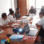 Suasana rapat bersama dengan perwakilan TNI dalam pembahasan Rencana Program TMMD. (Foto : Indras/Mediakendari.com)