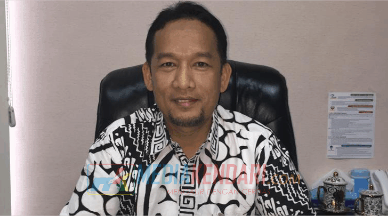Kepala OJK Sultra, Fredly Nasution saat ditemui di ruang kerjanya, Jumat (11/1/2019). Foto : Indiana/mediakendari.com