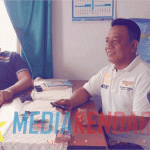Kepala penyeberangan pelabuhan Ferry Labuan-Amulengu, Zukirman (Baju putih) dan Abdul Samad KPTU Pelabuhan Ferry Labuan-Amulengu (Baju hitam). ( Foto : Safrudin Darma/Mediakendari.com)