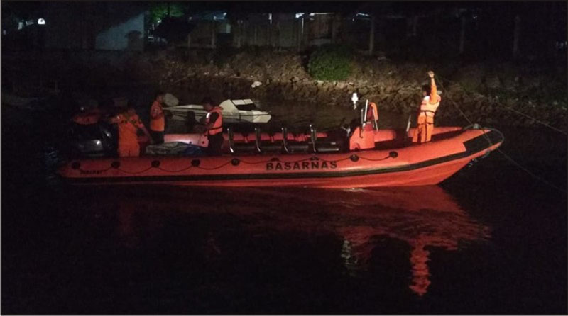 Tim Rescue Pos SAR wakatobi sementara menuju tempat longboat mati mesin pada Rabu (9/1/2018) malam. (Dok.Basarnas Kendari)