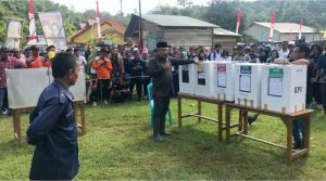 Pimpin Apel Pemilu di Dapil 3, Bupati Konawe Simulasikan Pencoblosan di TPS