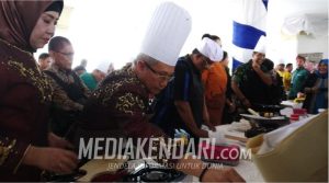 Gubernur dan Wakil Gubernur Sultra Adu Skill Masak Nasi Goreng