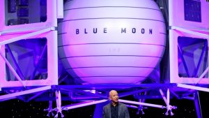 Jeff Bezos Pamerkan Model Wahana untuk Misi ke Bulan