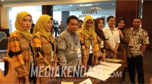 Berbela Sungkawa, Seluruh Petugas Rapat Pleno KPU Sultra Kenakan Pita Hitam