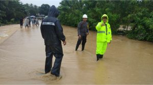 Sejumlah Wilayah di Konsel Diterjang Banjir, Polres Kirim Personil Untuk Evakuasi Korban