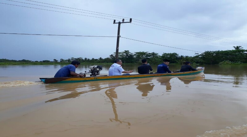 Bupati Konawe dan Anggota DPR RI Terpilih Tinjau Banjir Gunakan Katinting