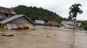 Tiga Rumah di Konut Hanyut Dibawah Banjir