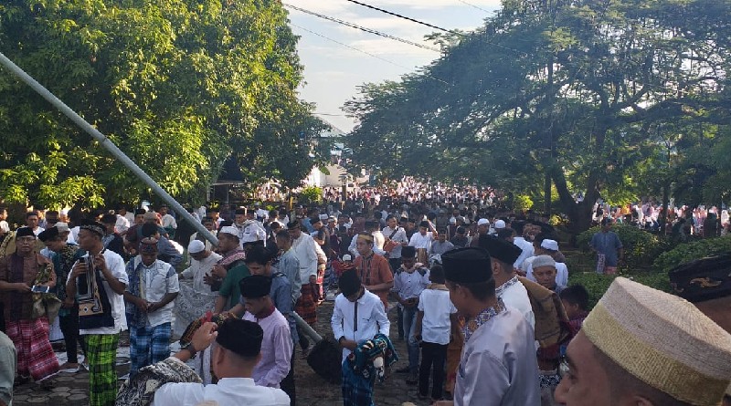 Hari Kemenangan, Ribuan Jamaah Memadati Masjid Keraton Buton