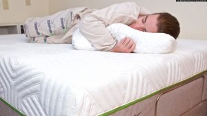 Studi: Paparan Cahaya Saat Tidur Pengaruhi Berat Badan