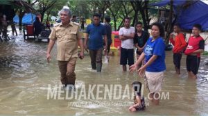 Banjir Isolasi Warga di Tujuh Desa di Kecamatan Pondidaha, Pemda Konawe Evakuasi Warga Pakai Katinting
