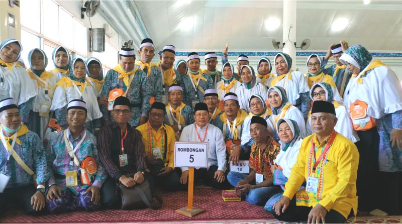 Antar JCH Konsel ke Embarkasi Makassar, Sekda: Semoga Jadi Haji Mabrur