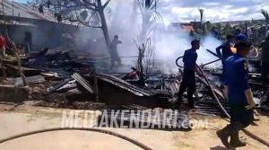Satu Rumah Warga di Kelurahan Lalora, Kota Kendari, Ludes Terbakar