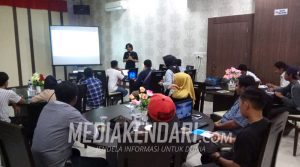 GNI dan AJI Beri Pembekalan Cek Fakta Internet Bagi Jurnalis di Baubau