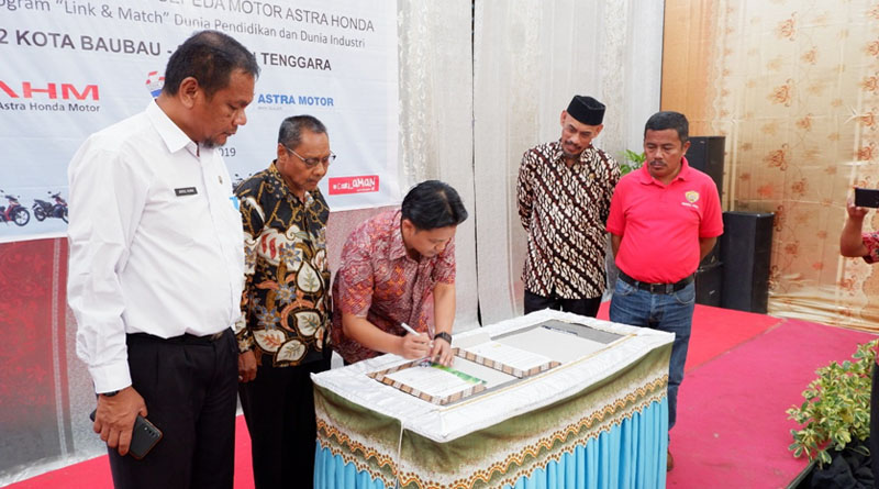 Astra Motor Makassar Jadikan SMKN 2 Baubau Sekolah Binaan