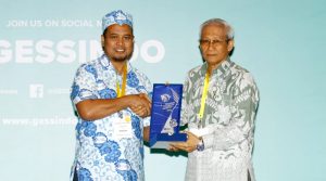 Wagub Sultra Dapat Penghargaan Anugrah Pendidikan Indonesia dari IGI