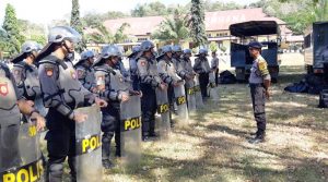 Jelang Pelantikan Anggota DPRD, Polres Bombana Latihan Pengendalian Massa