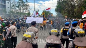 Polri: 6 Polisi Langgar SOP, Bawa Senjata Api saat Demo Ricuh di Kendari