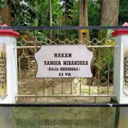 Pemakaman Raja VIII, Sangia Nibandera yang terletak di Desa Tikonu, Kecamatan Wondulako Kabupaten Kolaka.