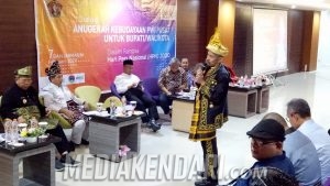 Wali Kota Baubau Gemakan Budaya Polima di Hadapan Menteri PMK