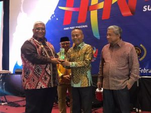 Gubernur Sultra Raih Penghargaan IKP dari Dewan Pers