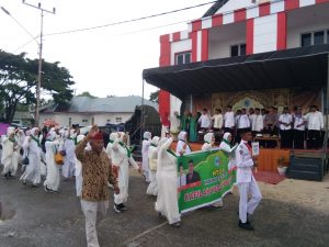 Diguyur Hujan, Pawai Pembukaan MTQ Buteng Tetap Digelar