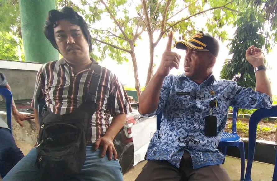 Kabid Ketertiban Umum Satuan Polisi Pamong Praja (Satpol PP) Kota Baubau, Husni (Kanan). Foto: Ardilan/Mediakendari.com