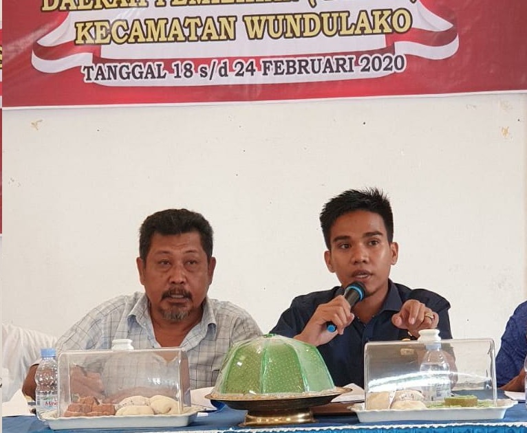 Anggota DPRD Kolaka, Firlan M Alimsyah (kanan) saat reses di Kecamatan Wundulako