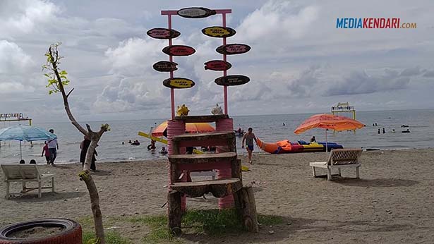 Pantai Kalomang, Destinasi Wisata Pantai Dengan Berbagai Spot Foto