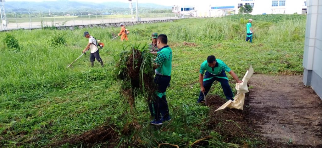 Antisipasi Corona, TNI Polri Bersih-bersih Areal Bandara
