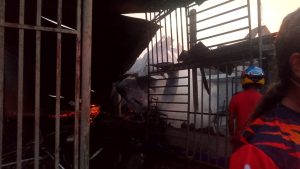 Kebakaran di Jalan Bunga Matahari, Kelurahan Watu-watu, Kecamatan Kendari Barat. Foto: Ferito Julyadi/Mediakendari.com