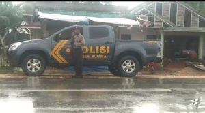Hujan-Hujanan, Polisi di Bombana Ini Beri Imbauan Pencegahan Covid-19