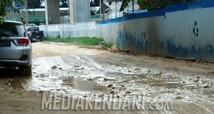 Pengendara Keluhkan Kerusakan Jalan di Kawasan Kota Lama