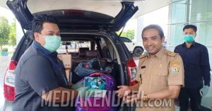 Yudhianto Mahardika Bantu APD Bagi Tenaga Medis di RS Bahteramas