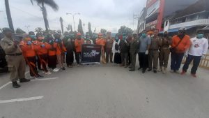 KPU Baubau Bagi-Bagi Masker Gratis untuk Tukang Becak Hingga Tukang Gerobak