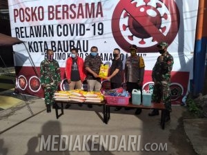 Wawali Baubau Pilih Serahkan Bantuan ke Posko Relawan Covid-19