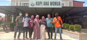 Ana Wonua Grup Bagikan Masker Untuk Warga Kendari