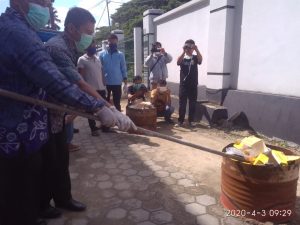 Kejari Kendari Musnakan Ribuan Kosmetik Ilegal