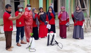 KUA Ranomeeto Gandeng Anawonua Group Bagikan Masker dan Semprot Disinfektan ke Masjid