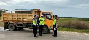 Dikira Razia Tilang, Satlantas Polres Bombana Ternyata sedang Bagi-bagi Masker Dalam Operasi Keselamatan Anoa