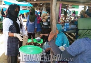 Cegah Covid-19, Puskesmas Guali Bagikan Masker Untuk Lansia