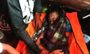 Sambut Jasad Anak Yang Diterkam Buaya di Bombana, Ibu Korban Pingsan