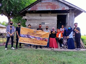 Alumni SMAN 1 Watubangga Salurkan Sembako ke Lansia