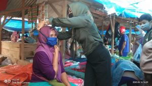 Titin Nurbaya Saranani Sebar 1.000 Masker ke Pedagang