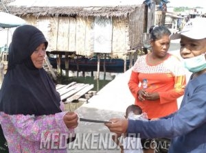 Relawan HATI di Kaledupa Berbagi Masker dan Sabun ke Kampung Nelayan