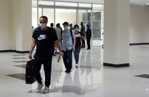 156 TKA Tiba di Bandara Haluoleo, Ketua DPRD Sultra Langsung Cek Visa