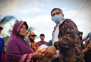 Pemkab Konawe Distribusikan Bantuan PT VDNI Untuk Korban Banjir di Waworaha